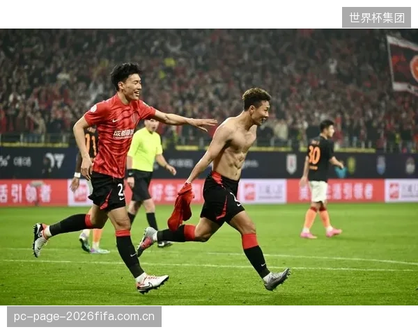 成都蓉城共有四名球员入选赛季最佳阵容，彰显其强大的整体实力与主场战力。